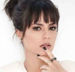 Andréia horta pelada em cenas quentes de sexo na série alice