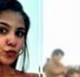 Novinha deliciosa flagrada fodendo na piscina da sua mansão