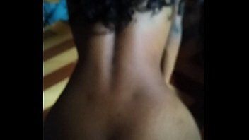 Fez a moreninha gozar em menos de 5 minutos de sexo