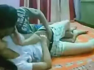 Brincadeira com a prima acaba em sexo proibido