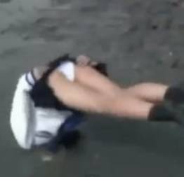 Meninas Japonesas se divertindo na lama