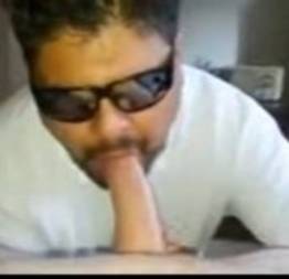 Urso mamador chupando pica em video amador