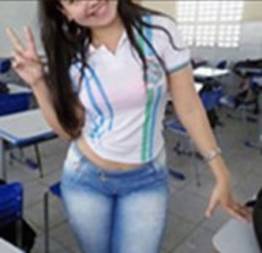 Paola do fundamental dando pra 5 e enfiando duas rolas no cu ao mesmo tempo