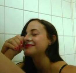 Juliana novinha chupou até levar gozada na cara