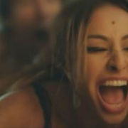 Sabrina Sato pelada no motel