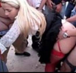 Loira gostosa fazendo bacanal com os amigos - cnn-gostosas