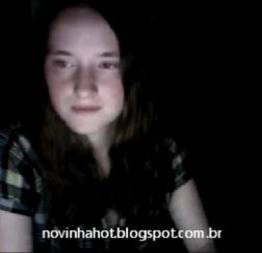Ruivinha tirou a roupa no facebook e virou assunto em todo seu bairro