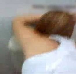 Novinha jovem aprendiz dando a bunda no banheiro do escritorio