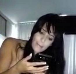 Começou toda timida mas chupou até beber todo o leite