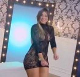 Colombiana safada deixando o apresentador de pau duro - porno cafajeste