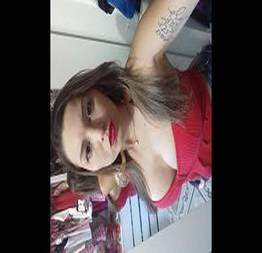 Safada enfiando pepino na buceta por falta de rola