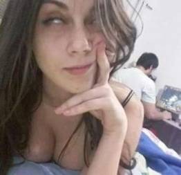 O namorado deu mole e a novinha mandou nudes pro melhor amigo
