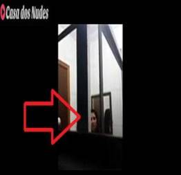 Cachorra falou para o marido que esta com a mão ocupada · casa dos nudes