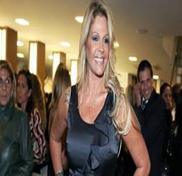Monique evans novinha pelada mostrando a buceta no filme - eu