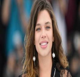 Bruna linzmeyer pelada em cena quente de sexo no filme o grande circo místico