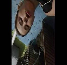 Thati novinha apaixonada tocando uma siririca
