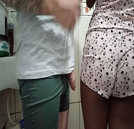 Minha empregada me pego batenu punheta e vendo porno no banheirro quis ver tanbem safadinha | anal sexo |anal
