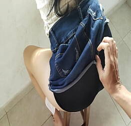 Fui a visitar a mi hermana colegiala estaba sola y terminamos cogiendo a ella le gusta en cuatro | morritas |COLEGIAL