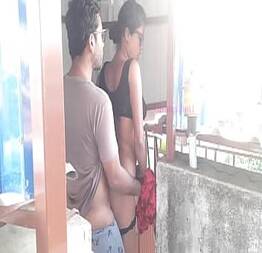 Ta bom, eu dou pra você, mas não conta pro meu marido não