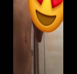 Após eu foder essa putinha casada ela pedi pra eu filma ela abrindo esse rabo dela gostoso