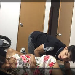 Entrou no quarto da prima novinha e fudeo gostoso a putinha