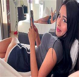 Flagrou a prima vendo porno no celular e comeu ela
